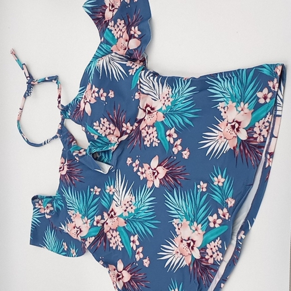 Raisinsβ Curve Plus Shea Floral Ruffle Halter Tankini Top Slate 18W